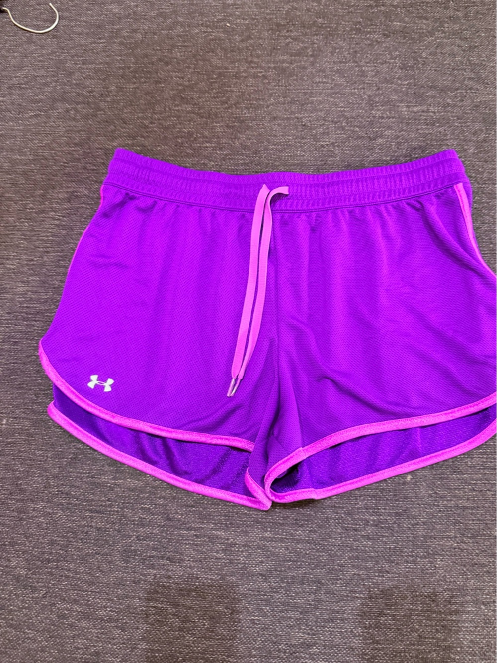 Women’s Under Armour Purple Training Shorts Elastic Waistband size Large